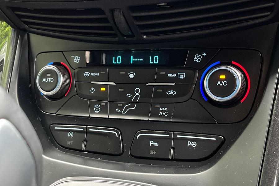 Ford Kuga Photo autoimg-04f1adf2df3d19d0871310b6560f98a4d4c98377.jpg