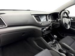 HYUNDAI TUCSON Photo 2