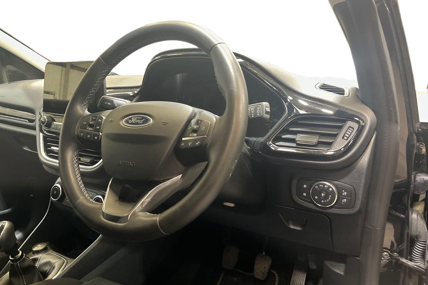 Ford FIESTA Photo 8
