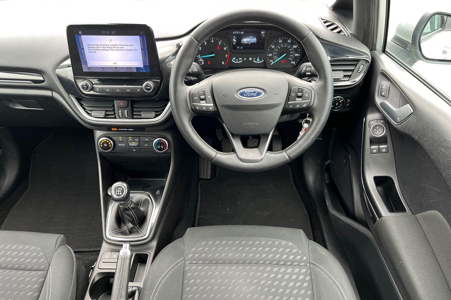 Ford FIESTA Photo 10