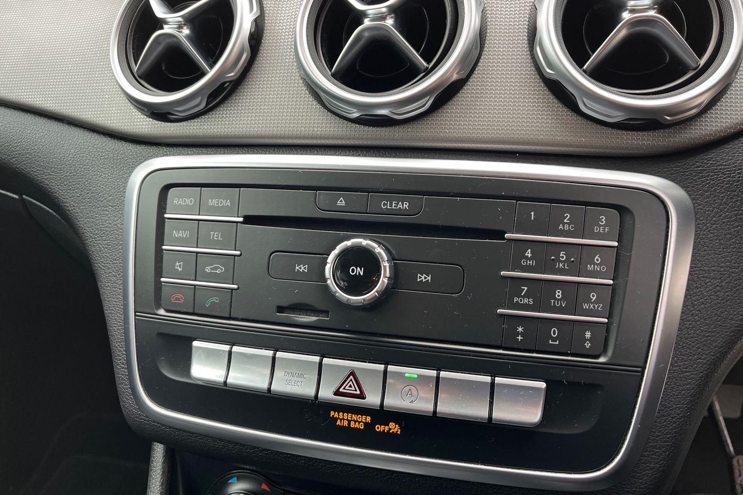 Mercedes-Benz GLA Photo 37