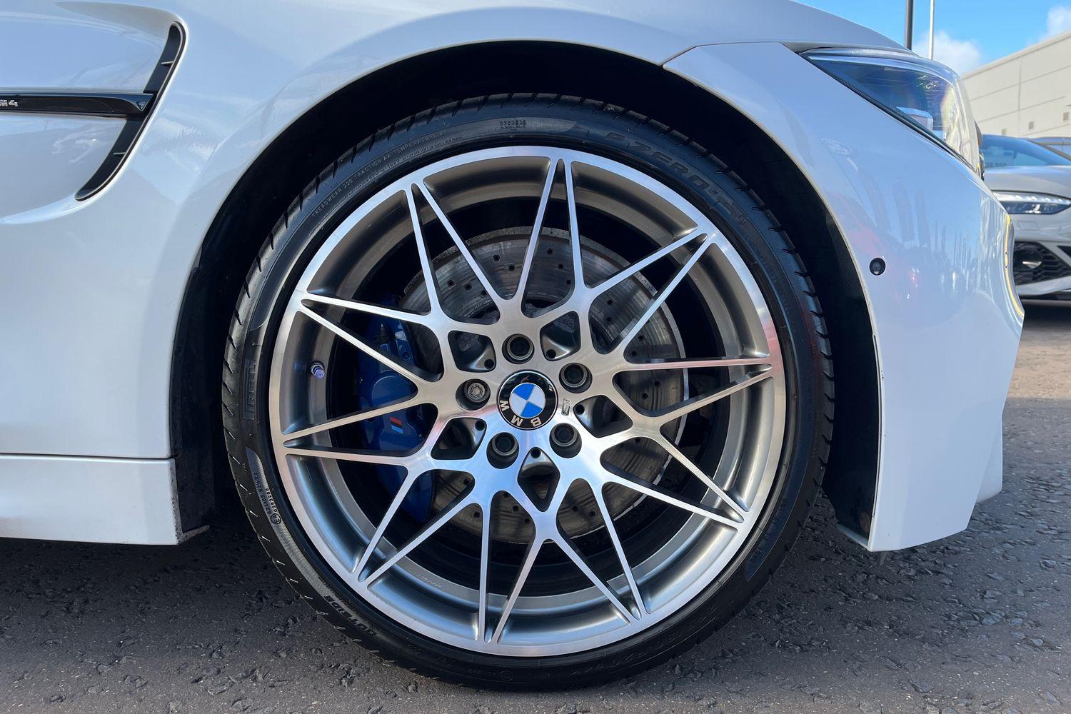 BMW M4 Photo 7