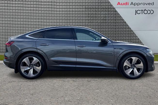 AUDI e-tron Photo 4