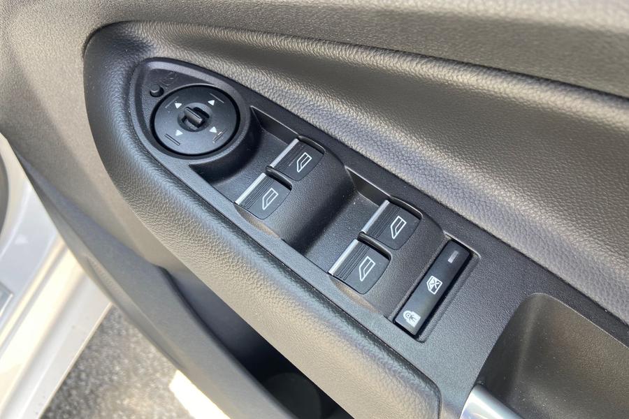 Ford Kuga Photo autoimg-0505436f968f064cbe0cc03c1e48716db56d5923.jpg