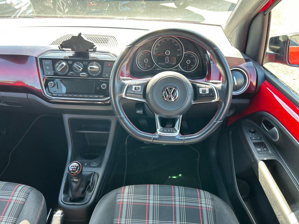 Volkswagen up! Photo autoimg-0509216b93742087219722207420678636e2c484.jpg