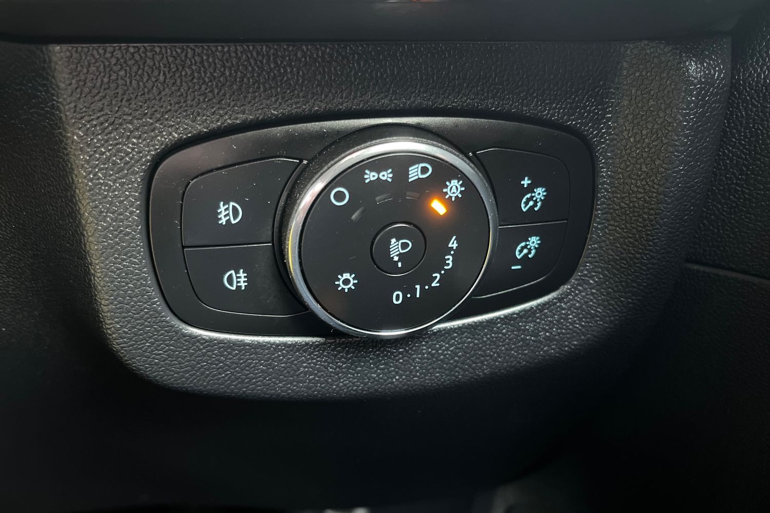 Ford TRANSIT COURIER Photo 18