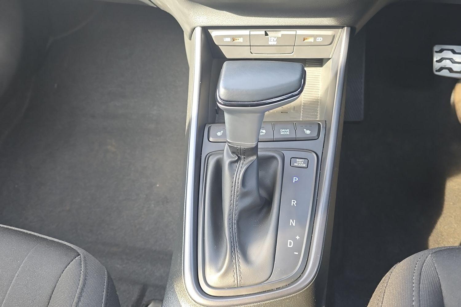 Hyundai BAYON Photo 30