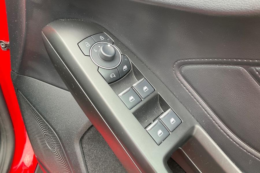 Ford Focus Photo autoimg-051abfd46c8ff386c3686de1495a187079e18f03.jpg