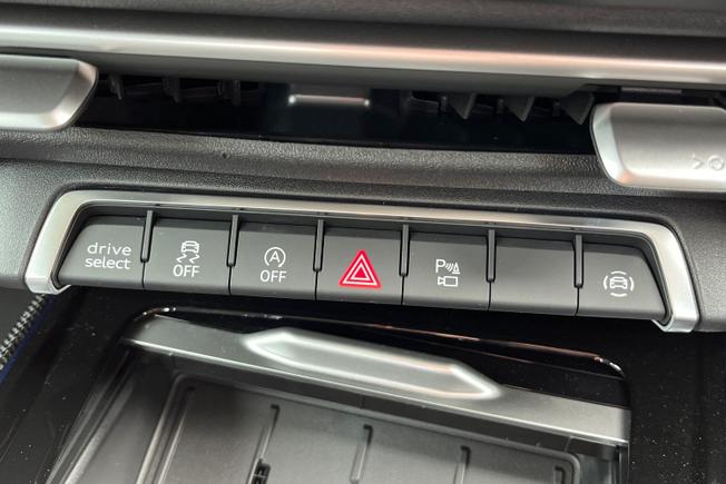 AUDI Q3 Photo 32