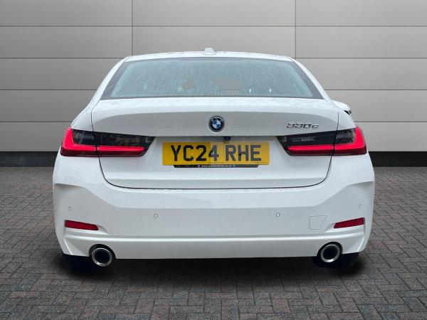 BMW 3 Series Photo autoimg-05279e4bebf65276330aa8435c8174fba684f169.jpg