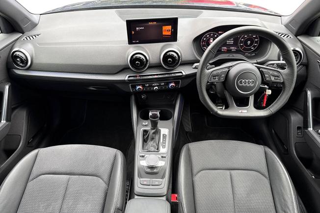 AUDI SQ2 Photo 10