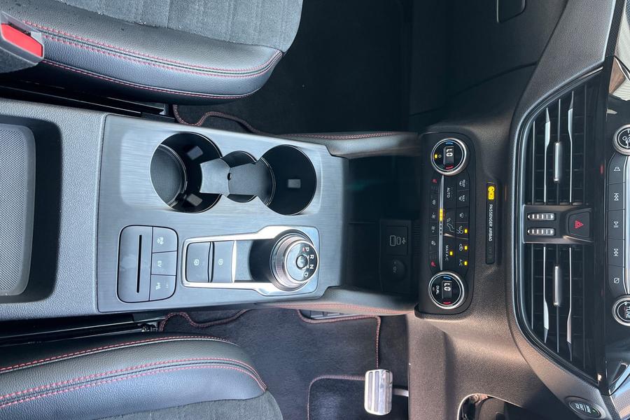 Ford Kuga Photo autoimg-052d721005a15f09351d9604a8b40a373b533570.jpg