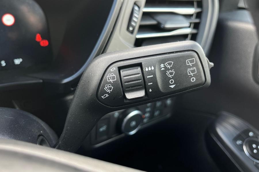 Ford KUGA Photo autoimg-052fd79104ac896a940ce5d2155a5411b4ea3693.jpg
