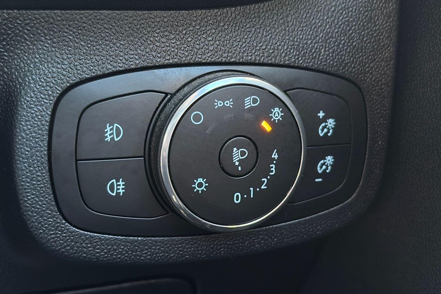 Ford FIESTA Photo 24