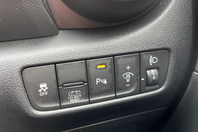 HYUNDAI Kona Photo 28