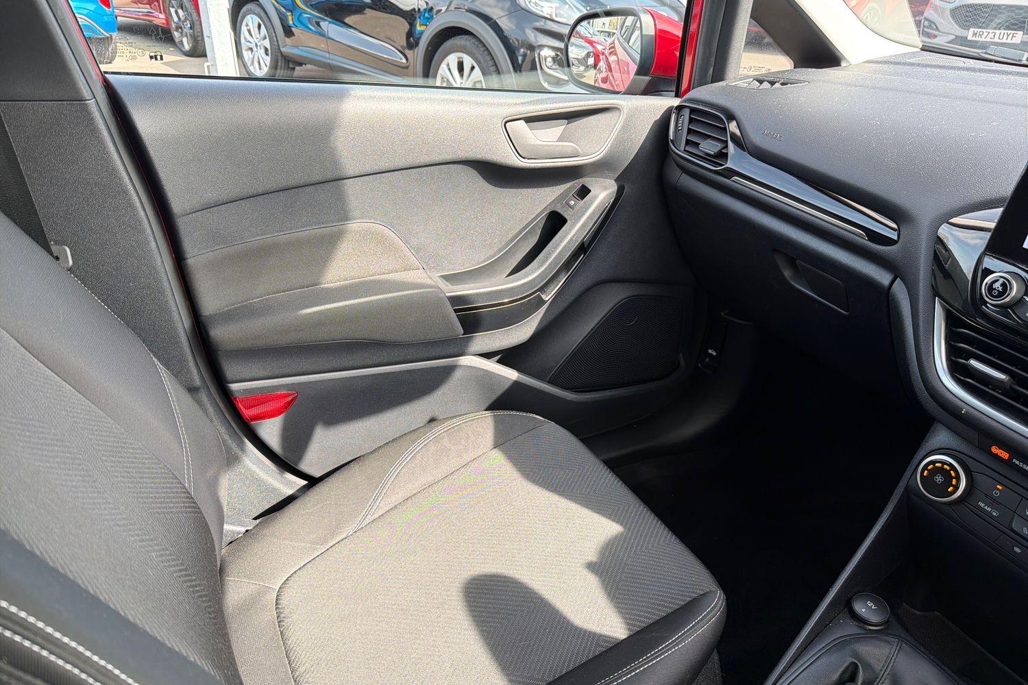 Ford FIESTA Photo 21