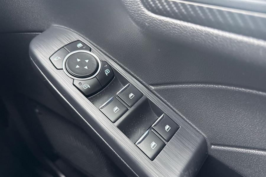 Ford KUGA Photo autoimg-053951cf3f348c4111653e474ca38b3a5b2f914c.jpg