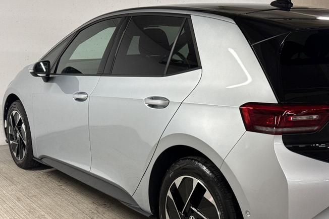 VOLKSWAGEN ID.3 Photo 33