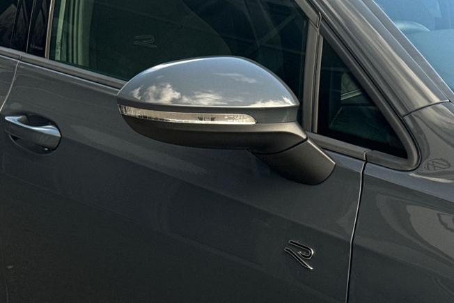 VOLKSWAGEN Golf Photo 20