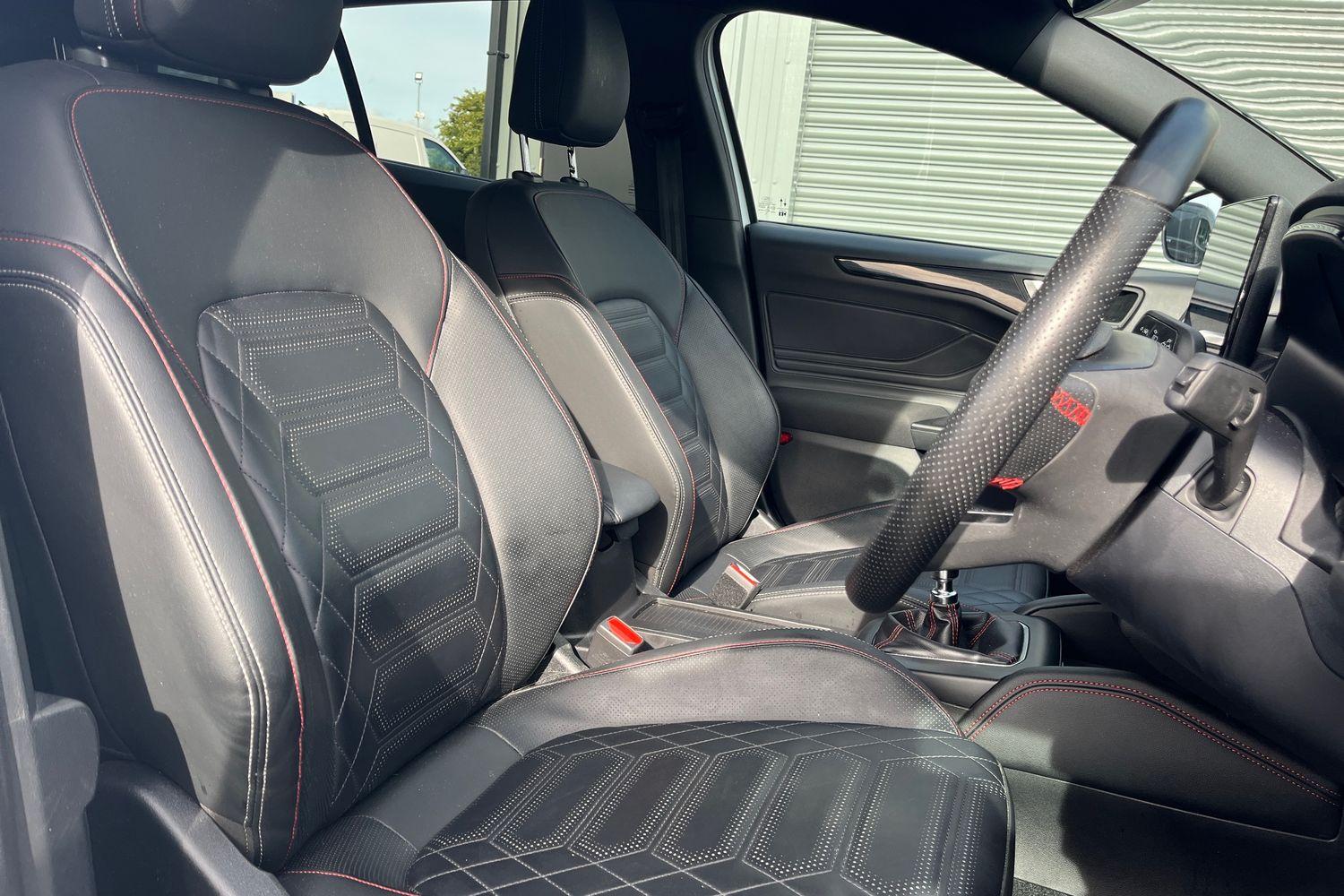 Ford FOCUS Photo 16
