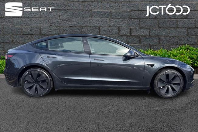TESLA Model 3 Photo 4