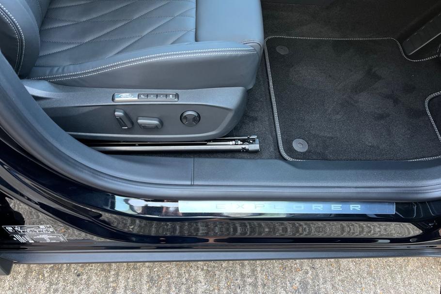 Used Ford Explorer 37