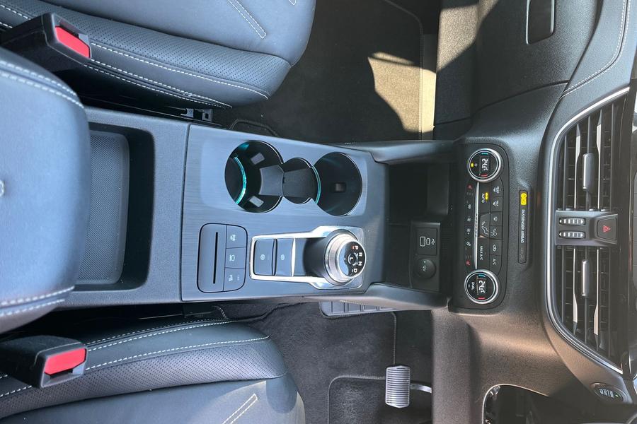 Ford Kuga Photo autoimg-0554f560a2636f1dbef28adbebc91be49df949f4.jpg
