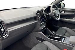 VOLVO C40 Photo 2