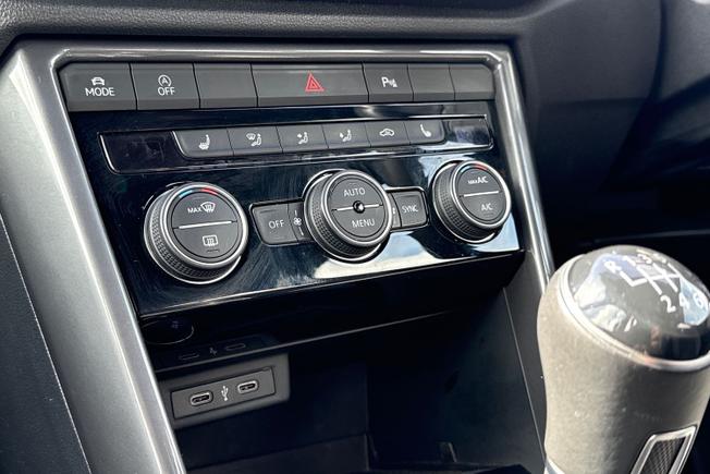 Volkswagen T-Roc Photo 25