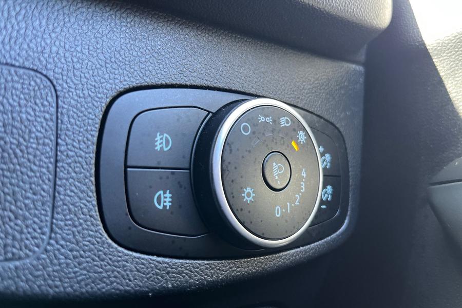 Ford Focus Photo autoimg-055d82e6eb838cf6851a0e88aa1d0c72f59c22c9.jpg