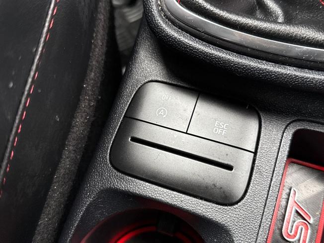 FORD Fiesta Photo 32
