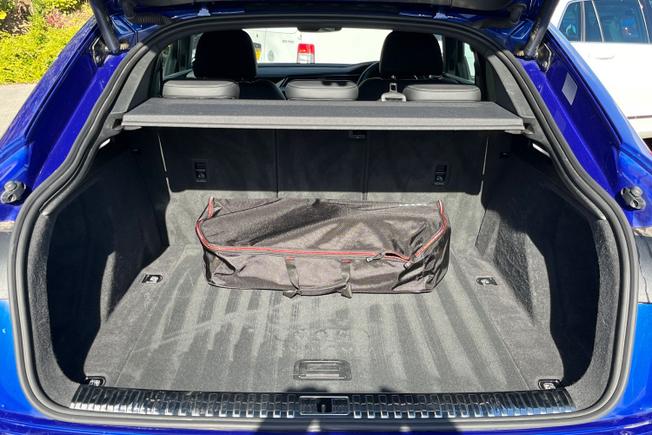 AUDI Q8 E-Tron Photo 12