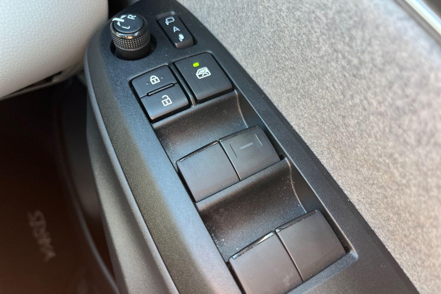 Toyota YARIS Photo 15