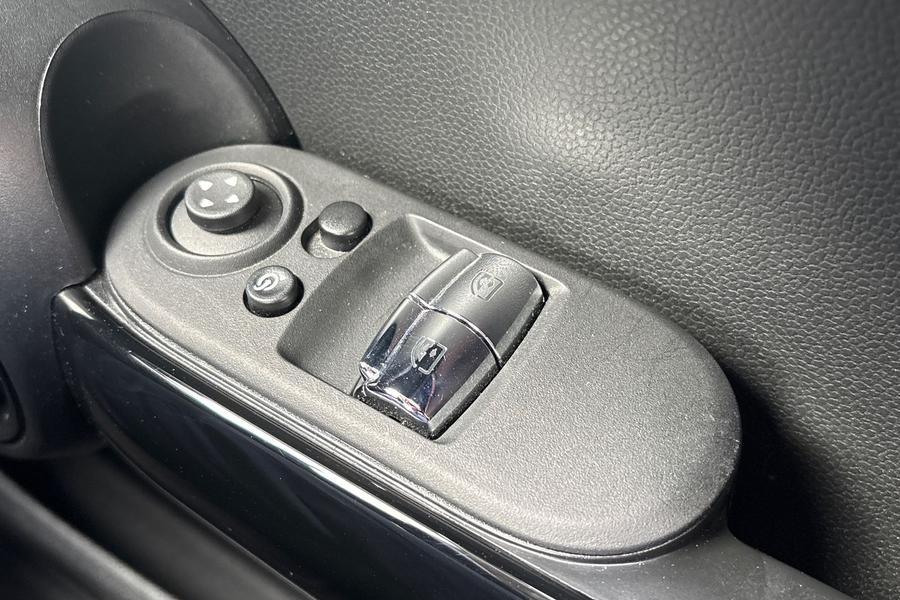 MINI HATCHBACK Photo autoimg-056bb566ecfb7b057c64c57bb220f94cc8b4982a.jpg