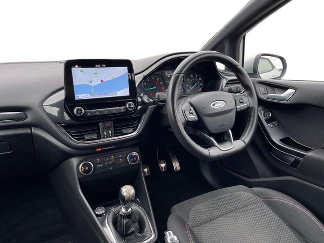 FORD Fiesta Photo 2
