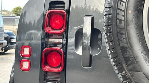 Land Rover Defender Photo autoimg-056f6eb7069979bf1f001a0e8b5970ee238d3fa0.jpg