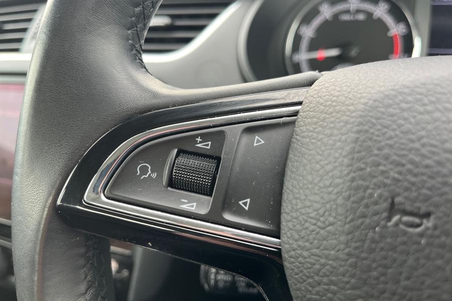 Skoda OCTAVIA Photo autoimg-056f7dd30b0dcde95db165a65ab767380d634728.jpg