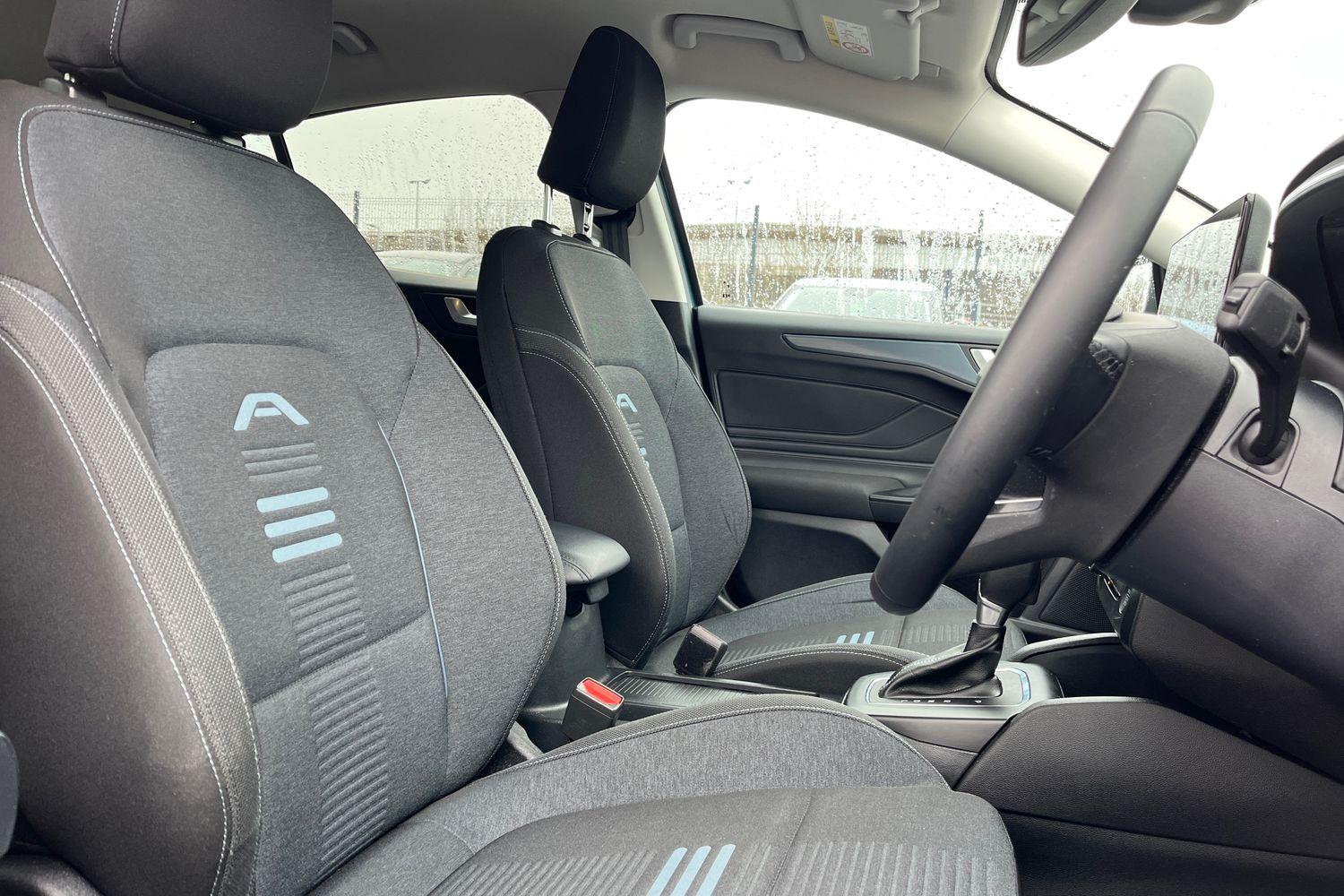 Ford FOCUS Photo 16
