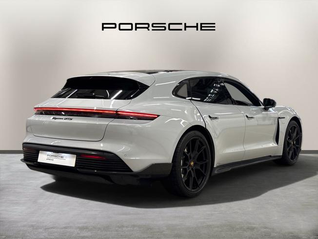 PORSCHE Taycan Photo 7