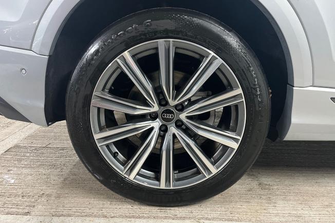 AUDI Q8 Photo 5