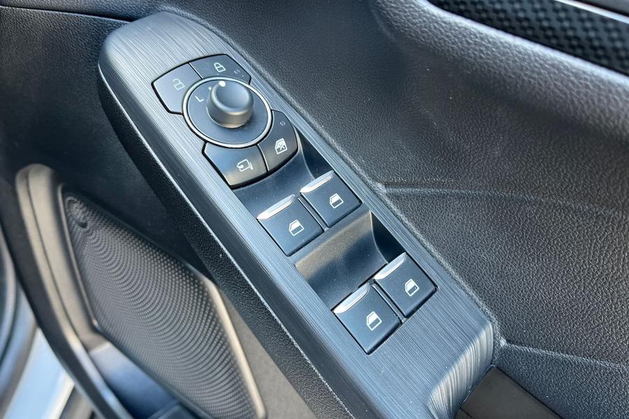 Ford KUGA Photo autoimg-0578b5fb2d8c7ae8e0124f97d3aeb08833393e7a.jpg
