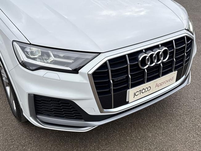 AUDI Q7 Photo 36