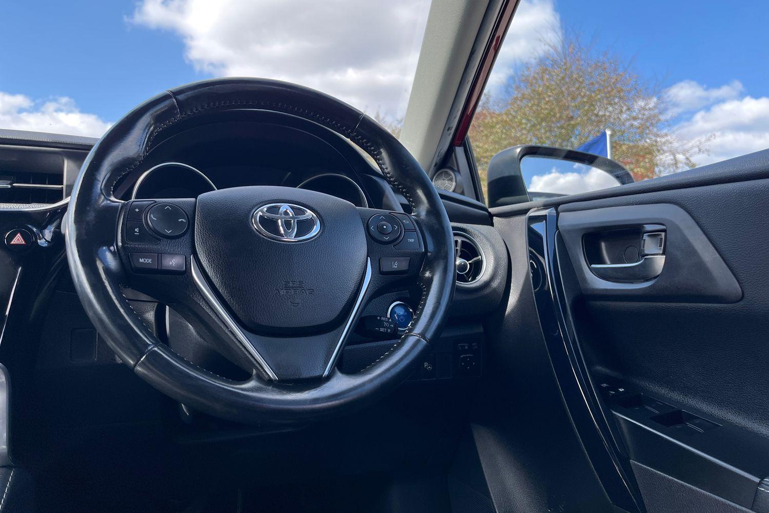 Toyota Auris Photo 11
