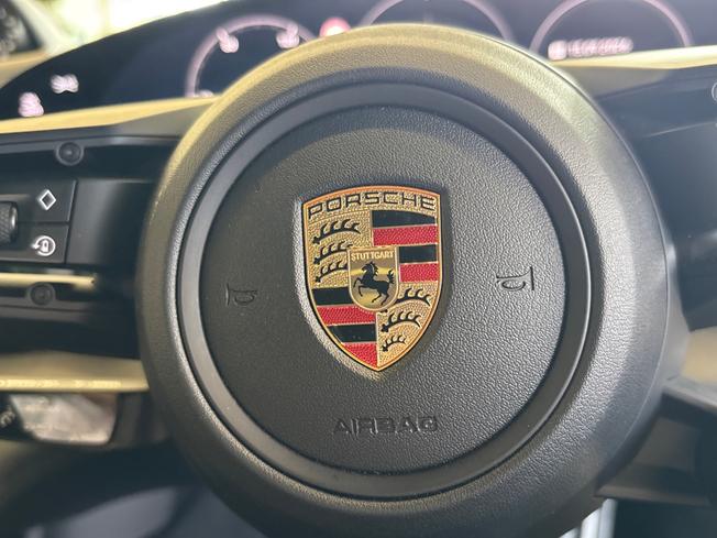 PORSCHE Taycan Photo 37