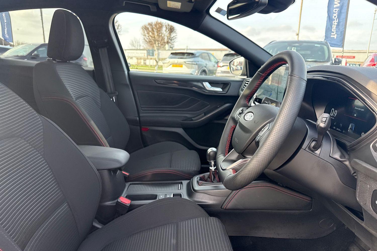 Ford FOCUS Photo 16