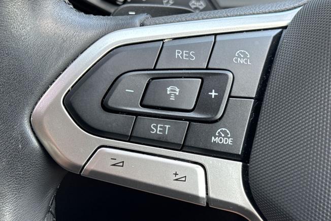VOLKSWAGEN Tiguan Photo 16