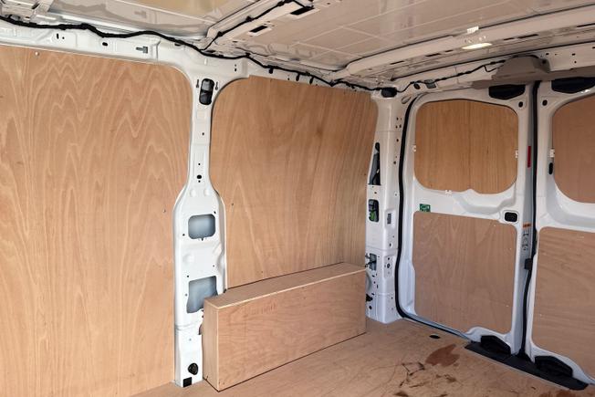 VOLKSWAGEN E-Transporter Photo 9