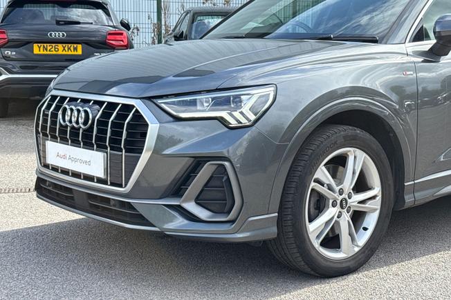 AUDI Q3 Photo 22