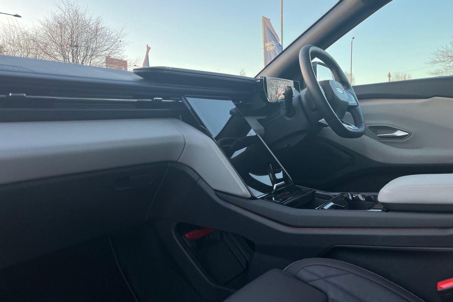 Ford Explorer Photo 16