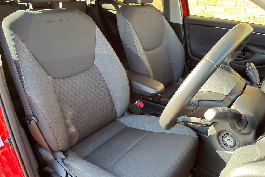 Toyota YARIS Photo autoimg-05901311b4bb8f9bcadb99cc541dd3059bf356ec.jpg